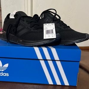 Adidas Swift Run X running shoes